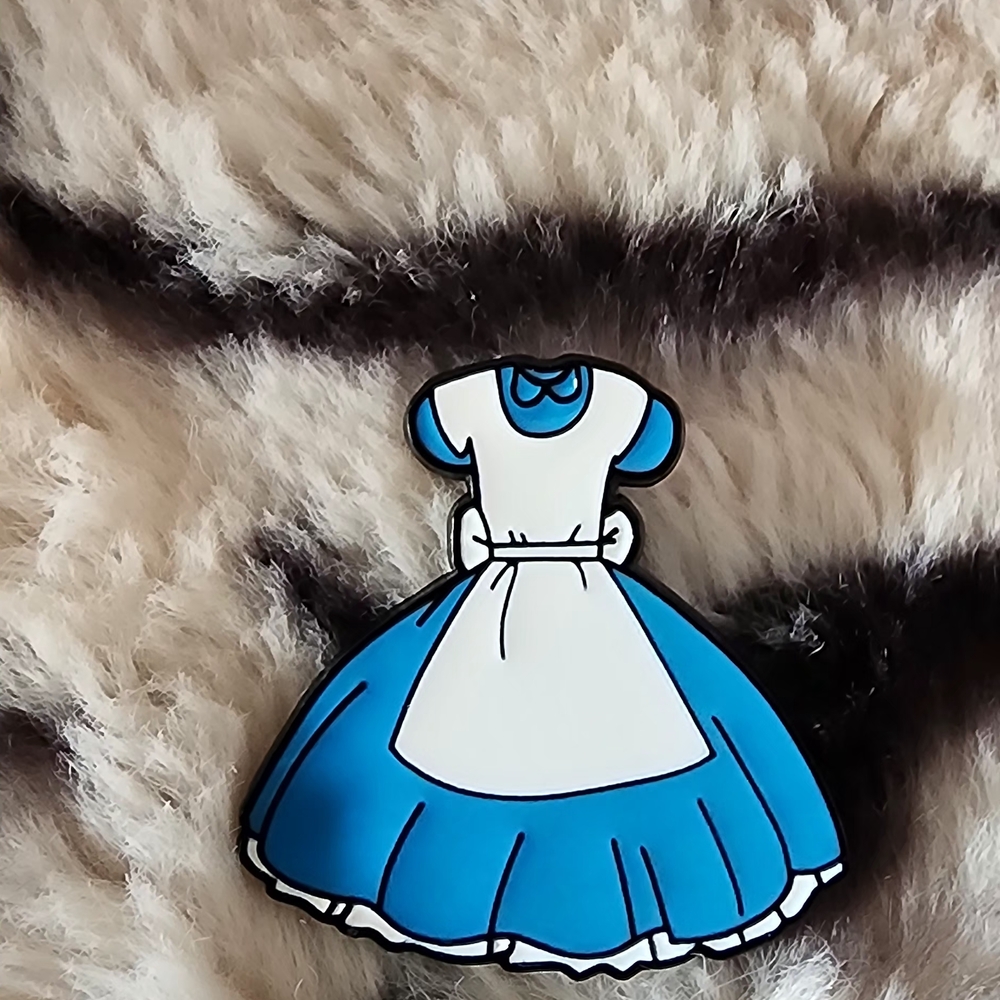 Alice In Wonderland Blue and White Dress Brooch